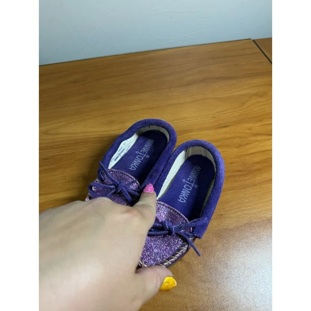 Toddler Girls SZ 7 Minnetonka Purple Glitter Sparkly Suede Leather Moccasins